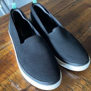 Vionic Sidney Knit Slip On Shoes EUC